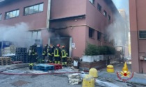 Incendio alla Lidl di San Donato: 5 mezzi dei pompieri sul posto