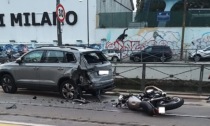 Moto si schianta contro auto parcheggiata: muore un uomo di 48 anni