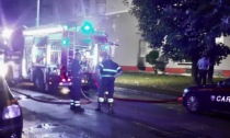 Incendio nelle cantine al quartiere Tessera: abitanti di due scale evacuati, un intossicato