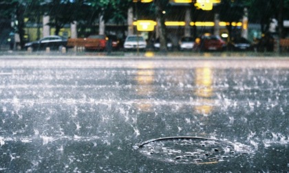 Forti precipitazioni a Milano e provincia oggi, giovedì 5 settembre: strade e metro allagate, esaonda il Seveso