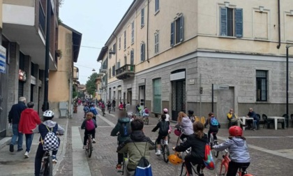 100 bimbi delle primarie di Cesano in bicicletta per l'esame di educazione stradale