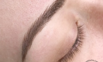 Il microblading per trucco permanente pelo pelo