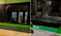 Corso Buenos Aires, sfondati i vetri di un bus Atm