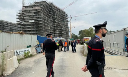 Otto operai salgono sulle gru del cantiere Milano 3.0