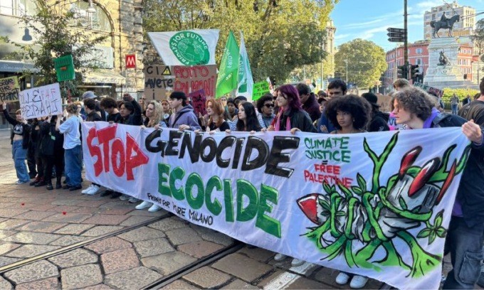 Un corteo per giustizia climatica e stop al genocidio in Palestina: insieme a Fridays for Future c’è anche Greta Thunberg