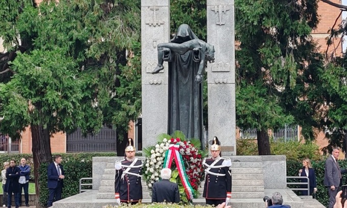 Mattarella a Milano alla commemorazione della strage di Gorla: “Una tragedia così non si dimentica”