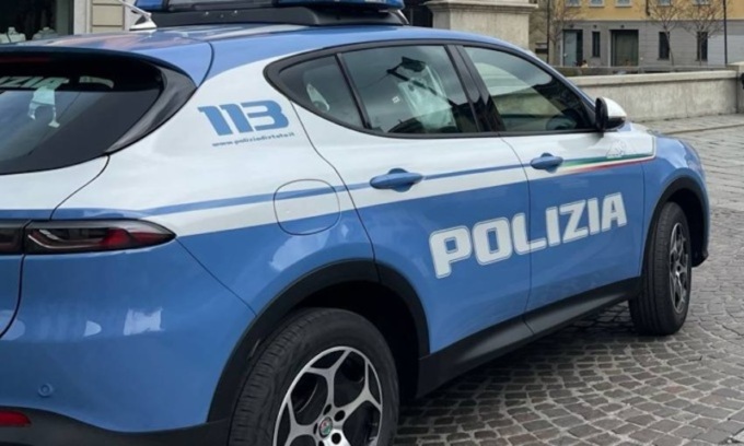Ingoia le dosi di droga per non farsi beccare e poi accusa al processo: “Mi hanno picchiato”