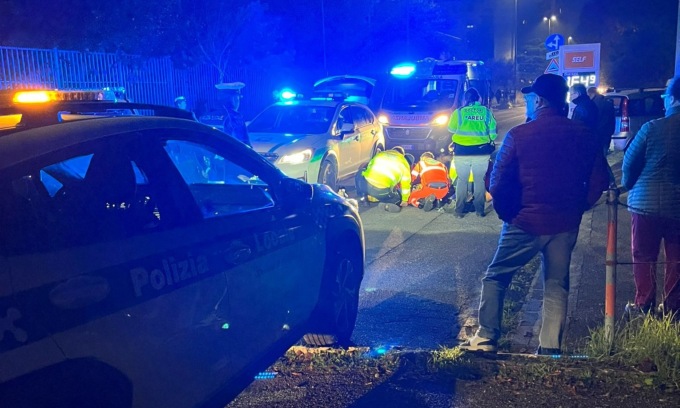12enne cade rovinosamente al suolo dalla bici: soccorso e trasportato all’ospedale