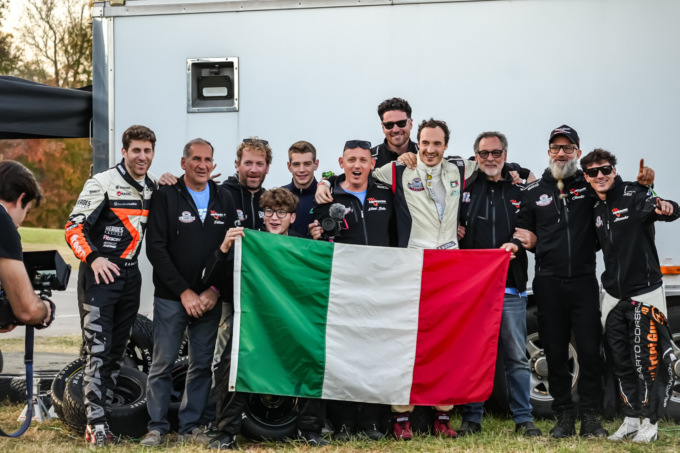 LEGEND CARS WORLD FINALS: Castelletto Circuit e Legend Cars Italia campioni mondiali con Michele Locatelli
