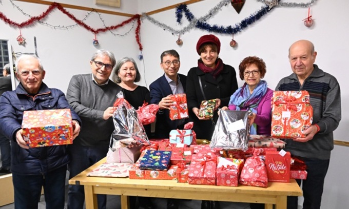 Sotto l’albero dei bimbi di Cesano ventinove giochi grazie all’iniziativa “Dono sospeso”