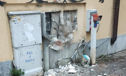 Vandali in centro a Corsico: danni alle centraline elettriche e alle installazioni natalizie