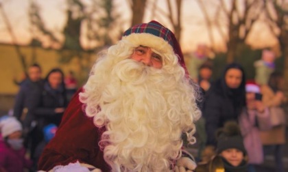 Babbo Natale sbarca a Corsico con un Dragon boat