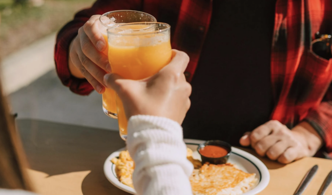 Bibite, caffè e succhi vs. il tranello delle calorie liquide