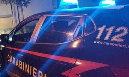 Tentano di rapinare una coppia e poi di violentare la ragazza: arrestato un 36enne