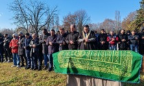 Al cimitero di Bruzzano il funerale di Ramy, l'appello dell'imam: "Istituzioni diano chanche ai nostri giovani"