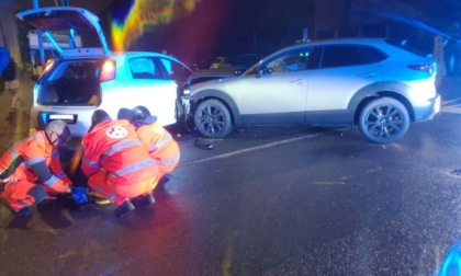 Scontro tra due auto: tre feriti lievi a Buccinasco