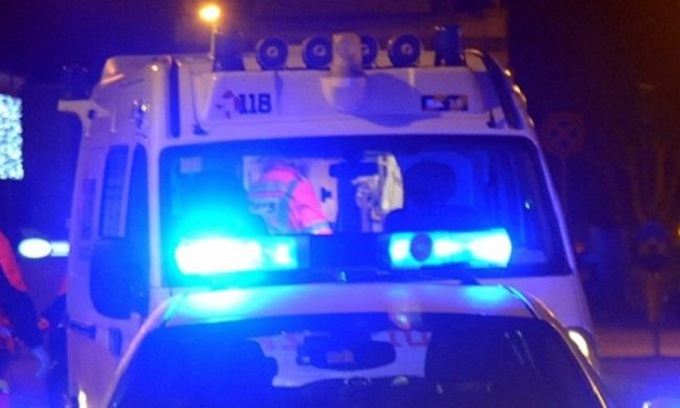 Perde il controllo dell’auto e finisce contro il palo della luce: 26enne perde la vita sul colpo