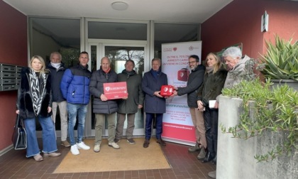 Nelle case popolari del Comune di Milano parte la campagna “Il cuore in condominio” che prevede la posa di dieci defibrillatori