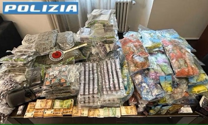 Casa dolce casa… piena di droga! Sequestrati 84 kg di stupefacenti e 46mila euro: due arresti