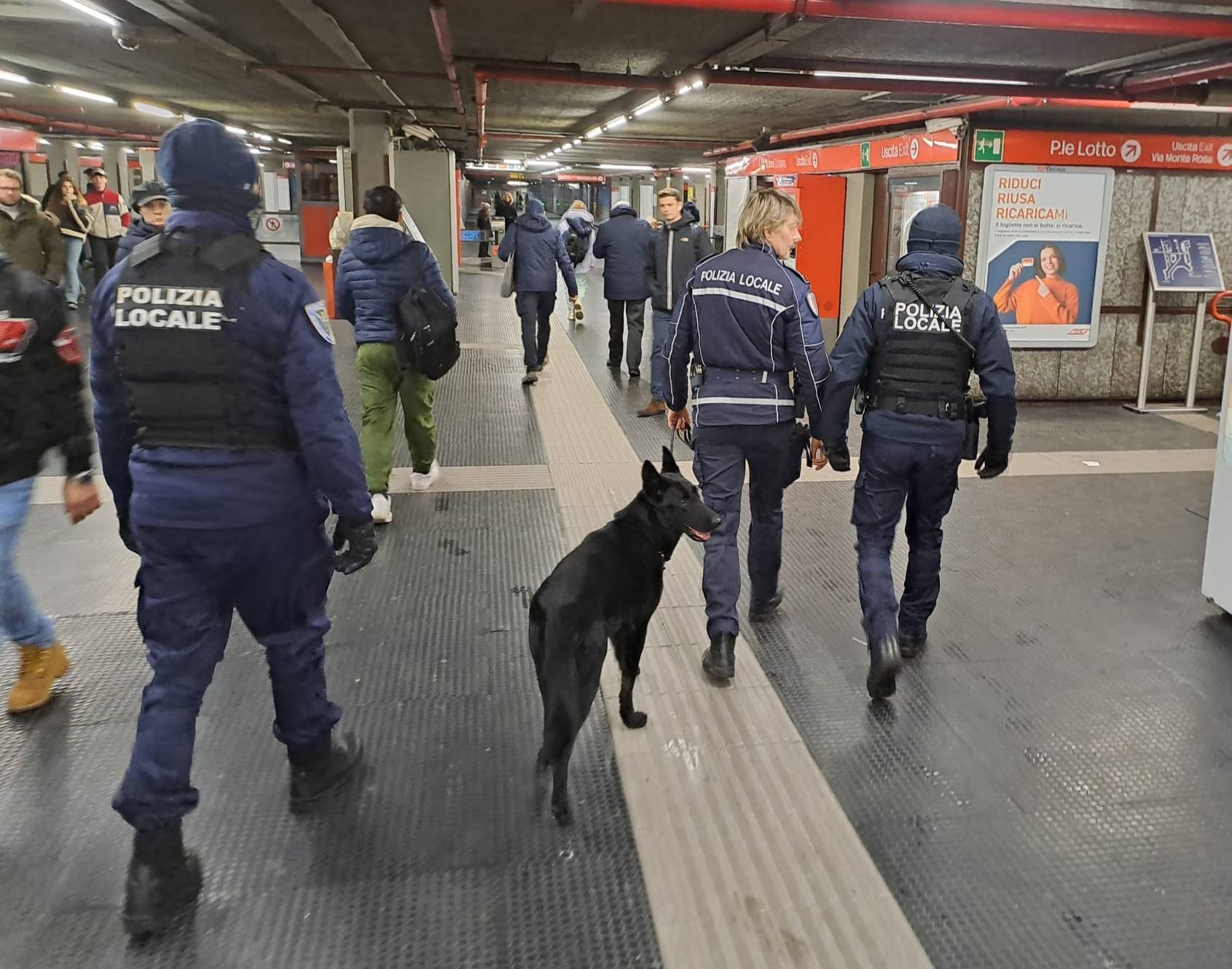 SICUREZZA, CONTROLLI SU LINEA 90-91 E IN METRO: ANCHE UNITÀ CINOFILE (FOTO 3)