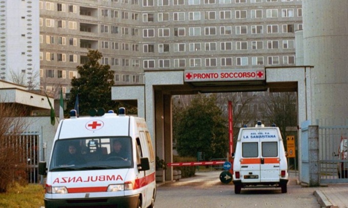 Scontro tra auto e moto a Corsico: ferito un uomo di 31 anni