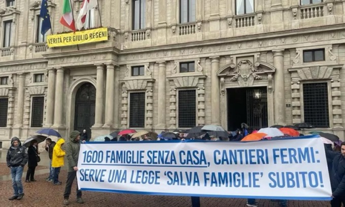 Case bloccate a Milano, Sala incontra il “Comitato famiglie sospese”: “mesi di attesa e risparmi di una vita bloccati”