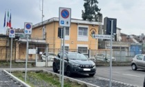Parcheggi di via Gioia a Trezzano: marcia indietro del sindaco sui posti riservati al Comando di polizia locale