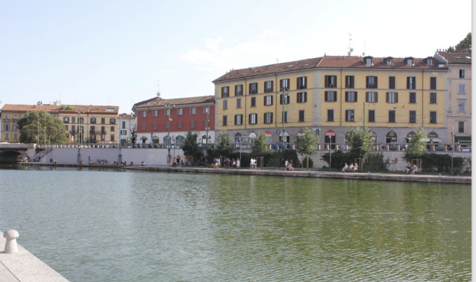 Come Trovare Nuove Amiche a Milano: Divertimento, Locali e Avventure Notturne