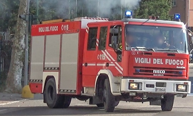 Incendio nel ripostiglio della scuola: evacuato l’istituto Luigi Lagrange a Milano