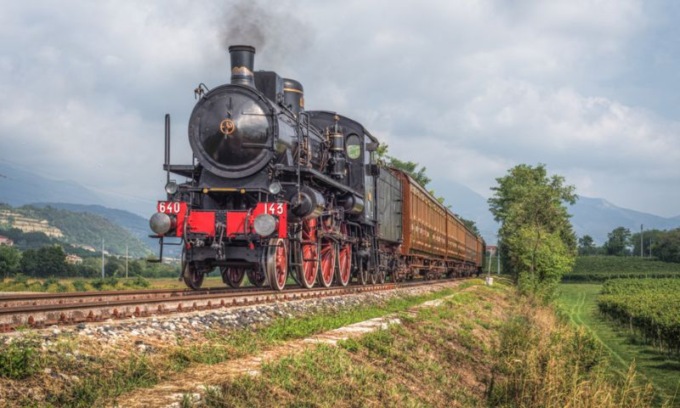Il Lario Express inaugura la stagione dei treni storici in Lombardia