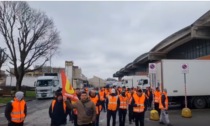 Sciopero dei lavoratori del magazzino Pam di Trezzano sul Naviglio: contro il peggioramento del trattamento economico della malattia