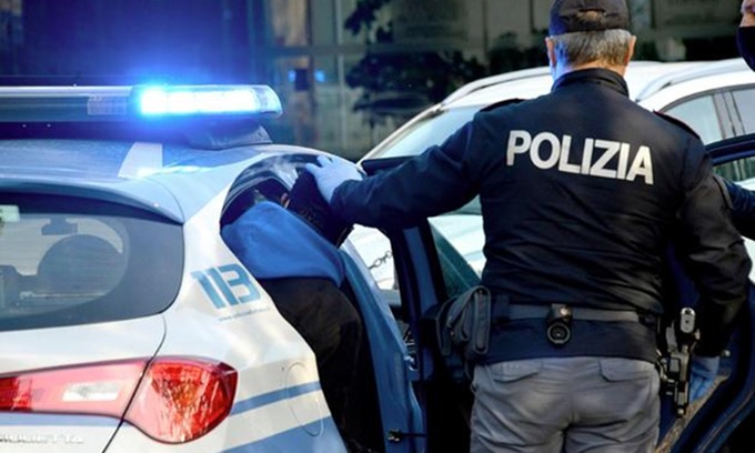 Tenta la truffa del finto danno automobilistico a un 83enne e si fa consegnare i soldi ma arriva la polizia e lo arresta