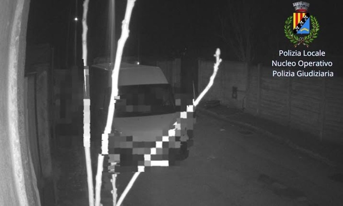Scaricano rifiuti speciali a Trezzano: beccati dalle telecamere e denunciati