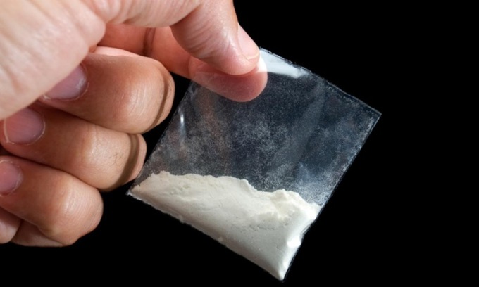 Spaccia droga nel suo bar: arrestato 33enne