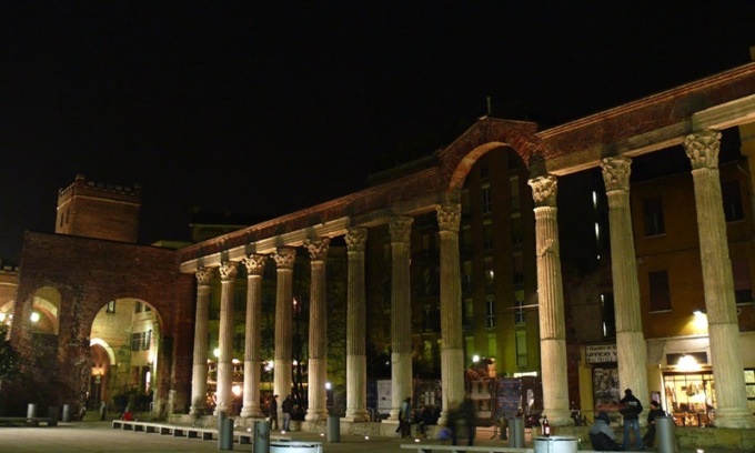 Studenti del Politecnico rapinati da una baby gang alle Colonne di San Lorenzo: tra gli aggressori anche un 13enne