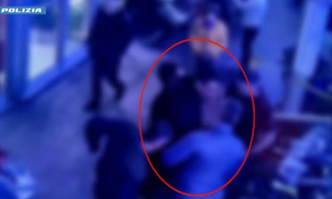 Tentato furto e scippo a Milano: arrestati due uomini in centro città