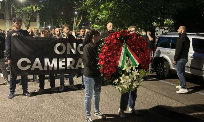 Oltre 2mila in corteo per Ramelli: saluti romani in via Paladini, ma qualcuno intona “Bella Ciao”