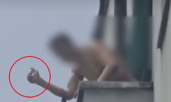 Droga dal balcone a Milano: smantellato un giro di spaccio casalingo