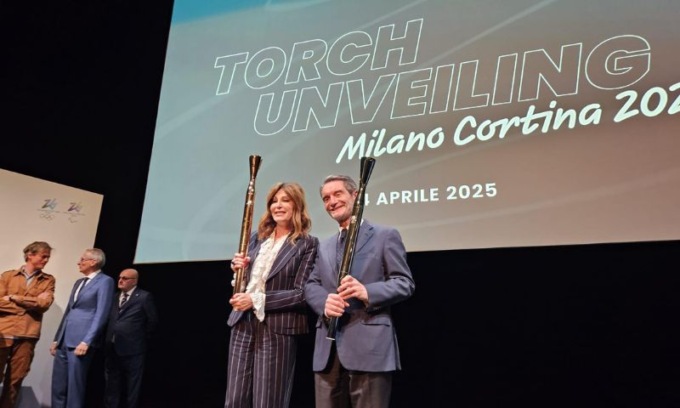 Le torce olimpiche di Milano Cortina 2026: eleganza e sostenibilità in alluminio riciclato