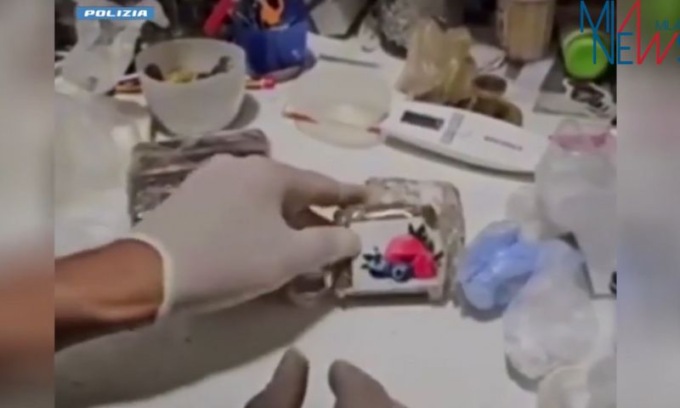 Cocaina tra le lavatrici: scoperto laboratorio della droga in una lavanderia