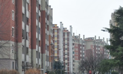 30enne ferito da un colpo di pistola alla schiena a Rozzano: indagano i carabinieri