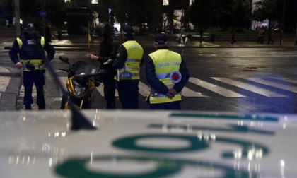 Sicurezza, maxi controlli serali della Polizia Locale nella zona sudovest di Milano: un arresto per droga e decine di sanzioni