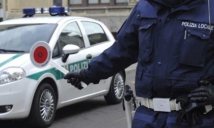 Sorpreso di nuovo alla guida senza patente: la polizia locale lo deferisce all’Autorità Giudiziaria