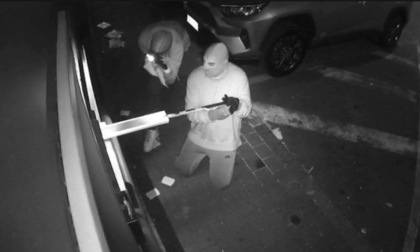 Rubano un'auto a Cesano e fanno saltare un bancomat: arrestati dai carabinieri di Corsico