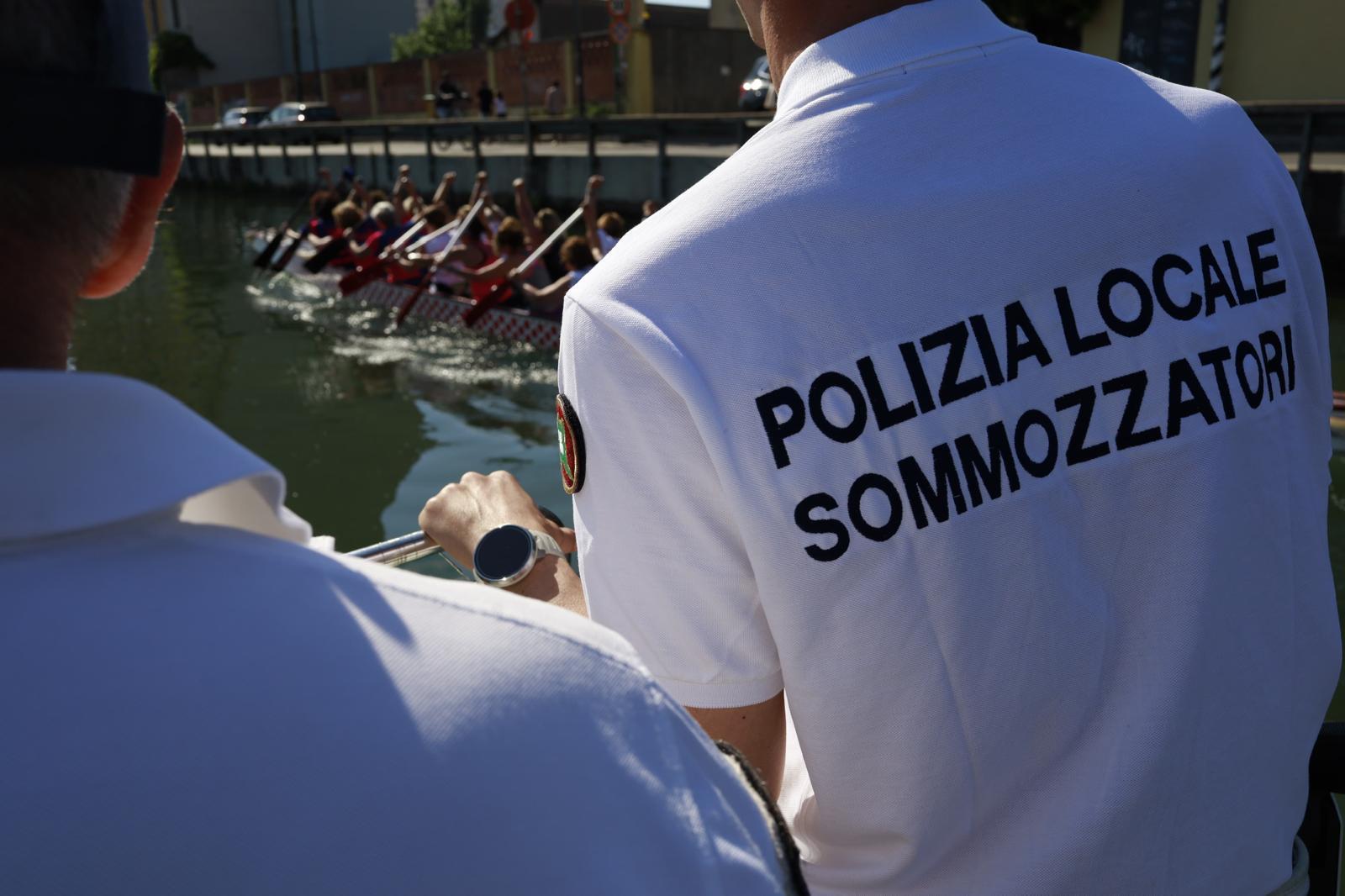 DARSENA, POLIZIA LOCALE: AL VIA SERVIZIO CONTROLLO CON SOMMOZZATORI (FOTO 2)