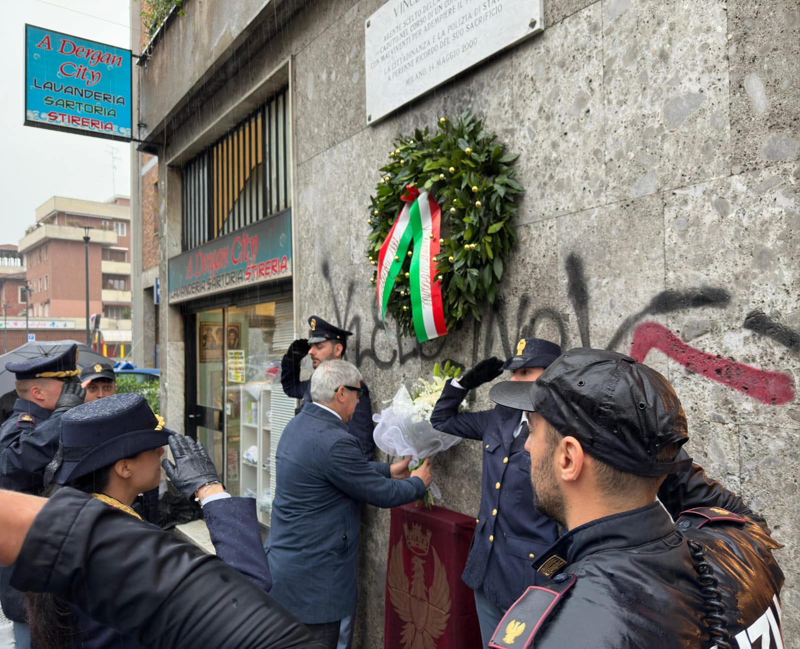 POLIZIA RICORDA AGENTE SCELTO VINCENZO RAIOLA (FOTO 1)