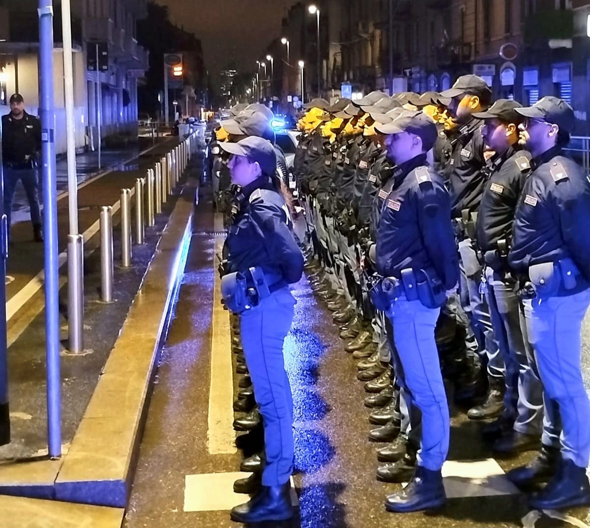 POLIZIA RICORDA AGENTE SCELTO VINCENZO RAIOLA (FOTO 2)