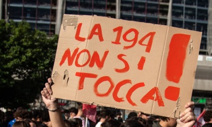 Aborto in Lombardia, il Pd denuncia: “Obiezione ancora alta e Ru486 poco utilizzata. Consultori ignorati”