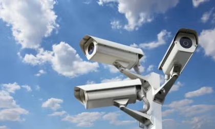 Viale Cristoforo Colombo: dopo la sperimentazione, attivato il sanzionamento automatico per l’utilizzo improprio della corsia preferenziale
