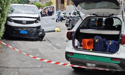 Tragico incidente stradale: in uno scontro fra una moto e un furgone muore un 61enne